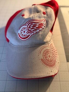Detroit Red Wings Embroidered NHL Cap - Red & White
